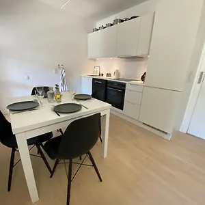  Apartment With Balcony, Free Parking & Elevator